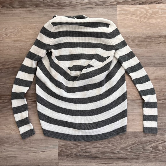 Express Striped Gray and White Women's Sweater - Picture 3 of 5